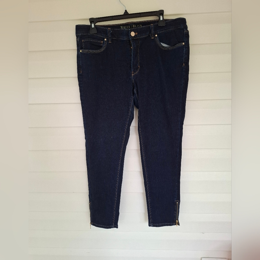 White House Black Market Skinny Leg Ankle Zip jeans Size 12